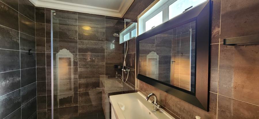 To Let 4 Bedroom Property for Rent in Glencairn Heights Western Cape